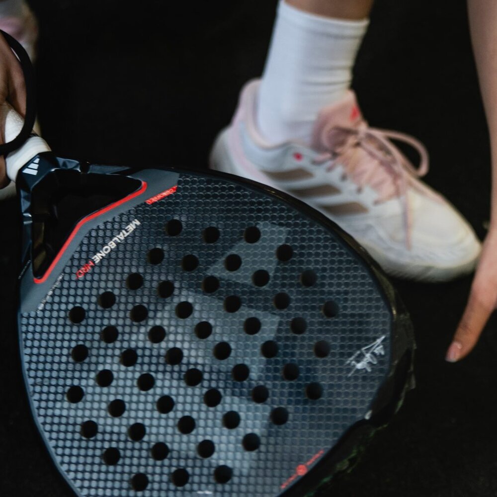 Padel vs Tenis — comparație FZN Arena